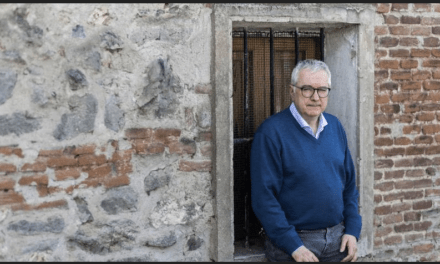 Alfonso Armada, escritor: “El prestigio de la tristeza es un error adolescente porque tiene que ver con el narcisismo. Es muy reaccionario.