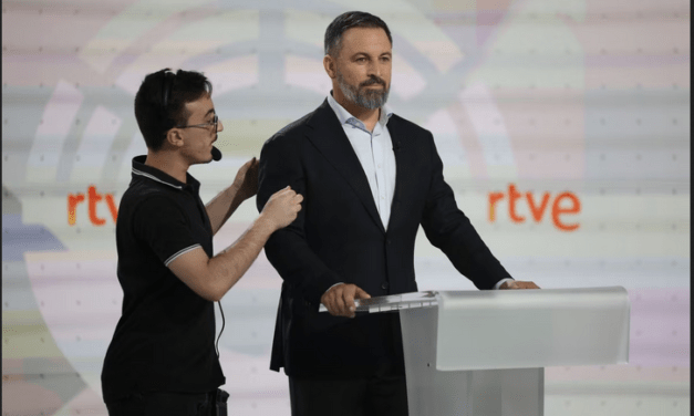 Najat El Hachmi:  Abascal roba argumentos