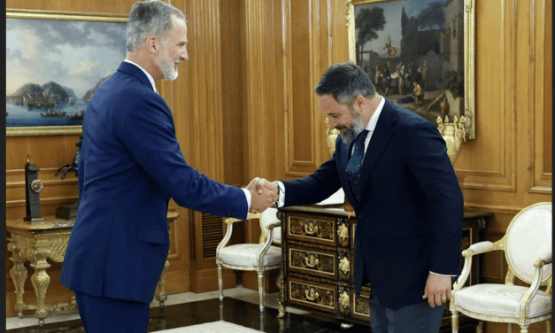Miguel González:  Abascal da un “sí” con condiciones a la investidura de Feijóo