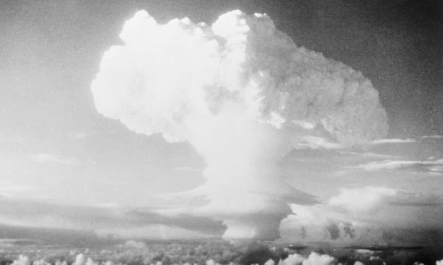 Sergio del Molino:  La moraleja de Oppenheimer cuidado con los encantos de la vida lenta y retirada