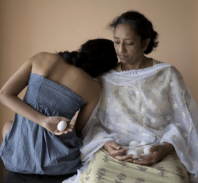 Amalia Iglesias: Fotografías de mujeres que han aprendido a desconfiar de la memoria