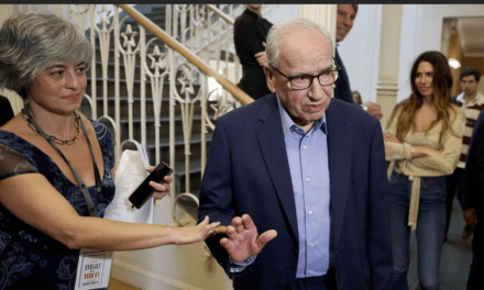 El País:  Alfonso Guerra, sobre las críticas de Yolanda Díaz a Felipe González “Le habrá dado tiempo entre una peluquería y otra”