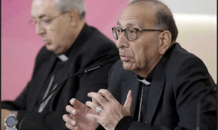 Najat El Hachmi:  Que pague la Iglesia