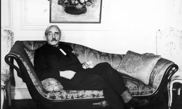 Montero Glez:  El impulso creador de las matemáticas en los poemas de Paul Valery El hacha de piedra