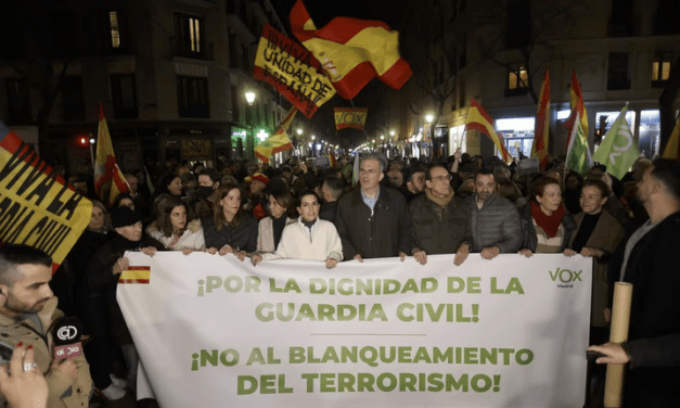 Rocío García:  CAio Juvenal “¡Guardia Civil, saca tu fusil!” Vox protesta contra el estreno en Madrid de la obra ‘Altsasu’