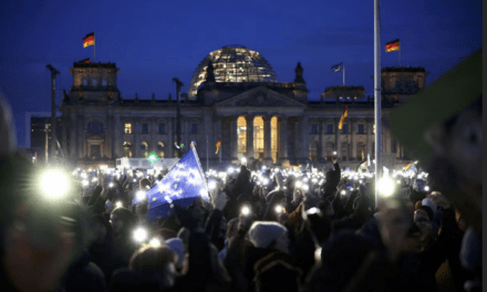 Elena G. Sevillano: Las masivas manifestaciones contra la ultraderecha en Alemania avivan el debate sobre la prohibición de AfD