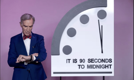 Nuria Labari:  El reloj del fin del mundo es una chifladura