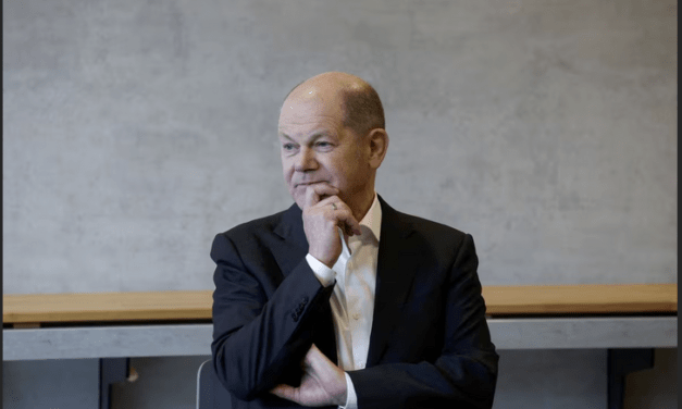 Almudena de Cabo:  La negativa de Scholz de enviar misiles Taurus a Ucrania divide al Gobierno alemán