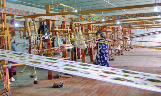 Las Fotos de Hambar – Uzbekistan: El Mercado de la Seda en Kumtepa, Margilan, Uzbekistan -II-