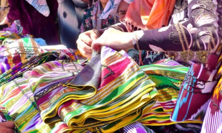 Las Fotos de Hambar: El Mercado de la Seda en Kumtepa,  Margilan, Uzbekistan