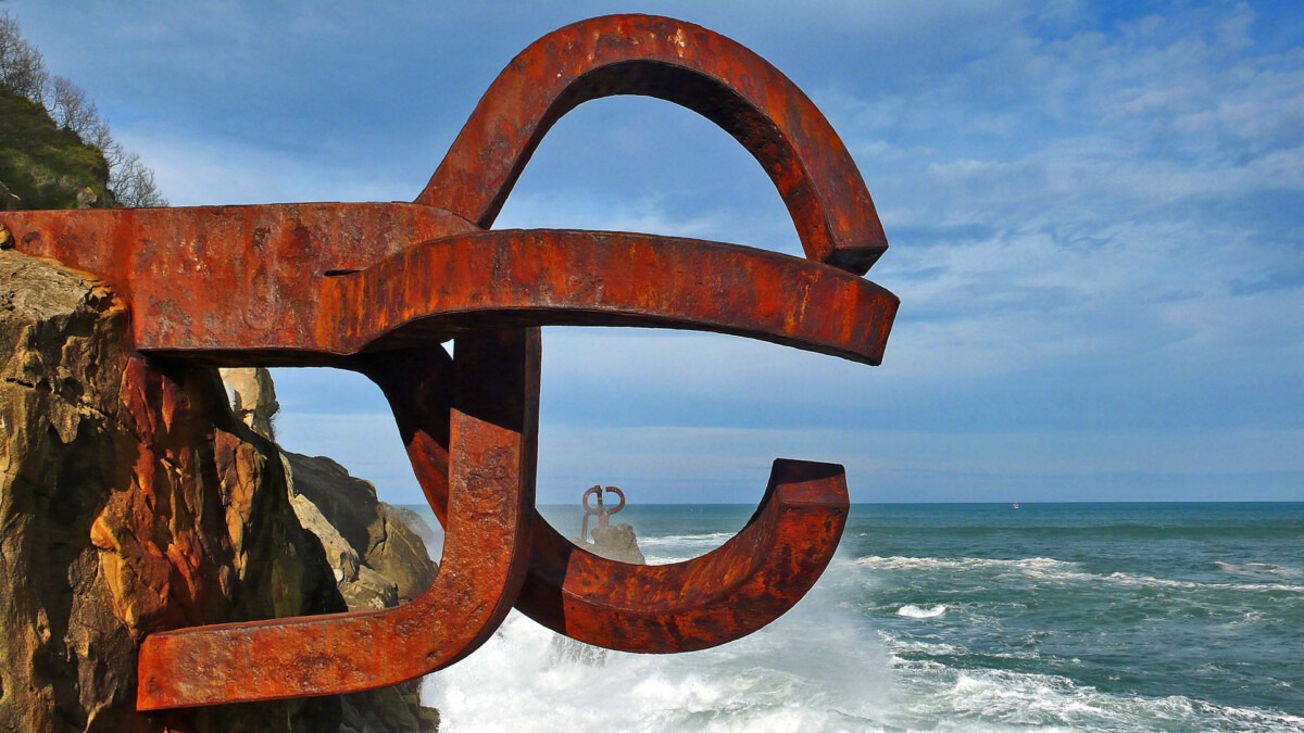 El Peine del Viento / Eduardo Chillida
La Paloma de la Paz / Nestor Basterretxea