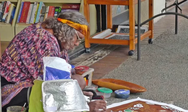 Las Fotos de Hambar:  Pintora aborigen en Darwin, Australia