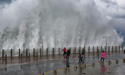 Las Fotos de Hambar: Olas en el Paseo Nuevo de Donosti-San Sebastián