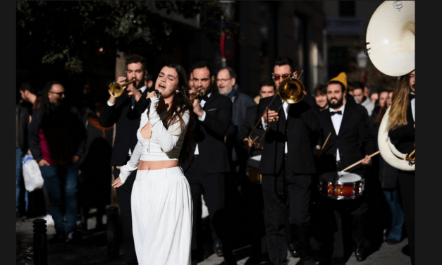Nuria Labari – Volver x Navidad = Amaia + La Revuelta