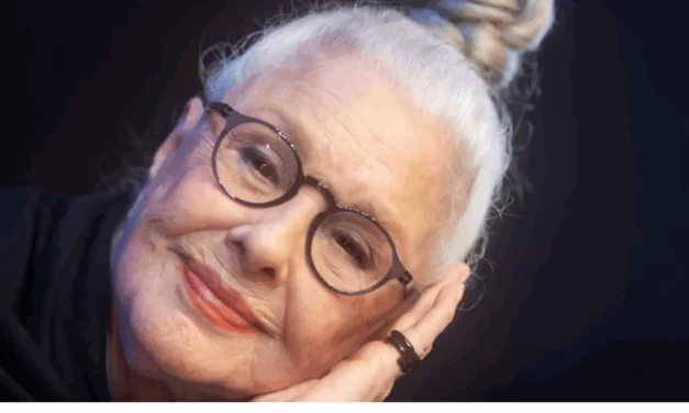 Luz Sánchez-Mellado – Lola Herrera_ “Ver cómo la extrema derecha está sacando la cabeza de esta manera me tiene descompuesta”