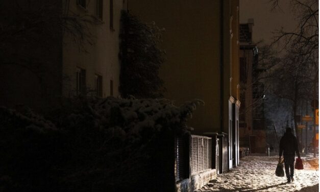 EL CONFIDENCIAL – M. Redondo – Berlín, a oscuras (y bajo la nieve) : cómo un sabotaje dejó a media ciudad sin electricidad