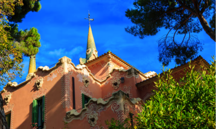 Gaudí: el genio de la arquitectura que nunca se diseñó una casa propia | Del tirador a la ciudad